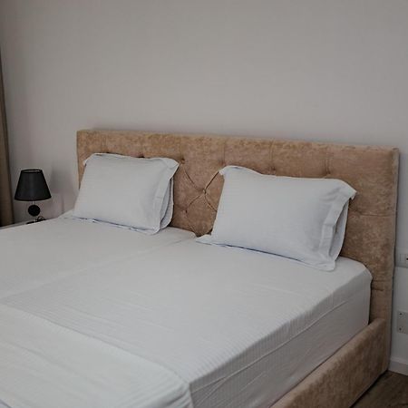 Riviera Hotel-City Center Vlore Exterior photo