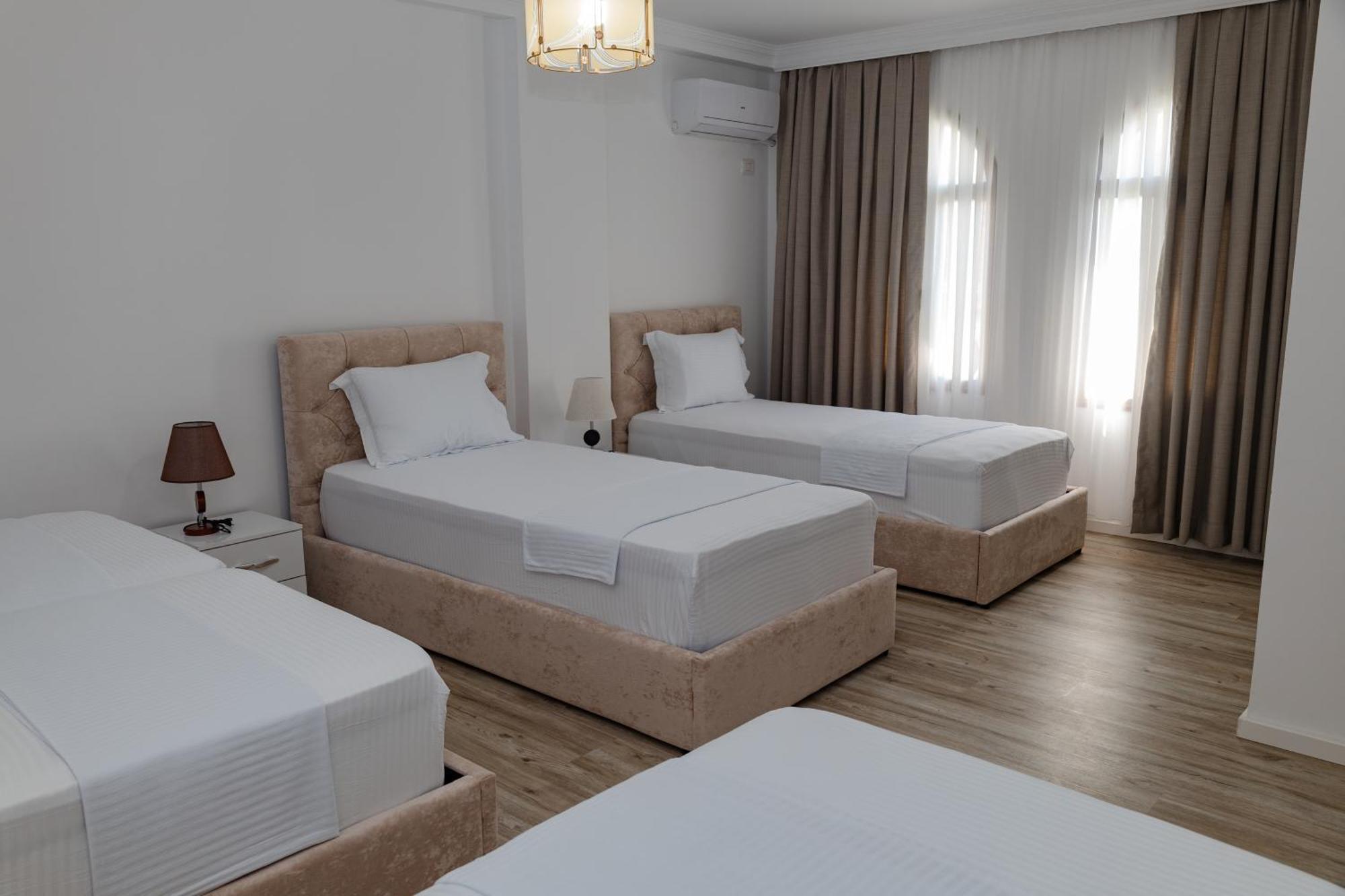 Riviera Hotel-City Center Vlore Exterior photo